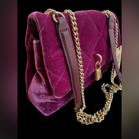Steve Madden Rich Fuchsia Velvet Lock Shoulder Bag with Chain strap NWT - Picture 8 of 16